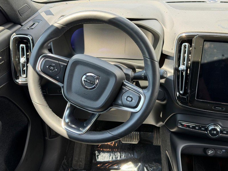 Used 2023 Volvo XC40 Recharge Ultimate w/ Protection Package Premier image 13