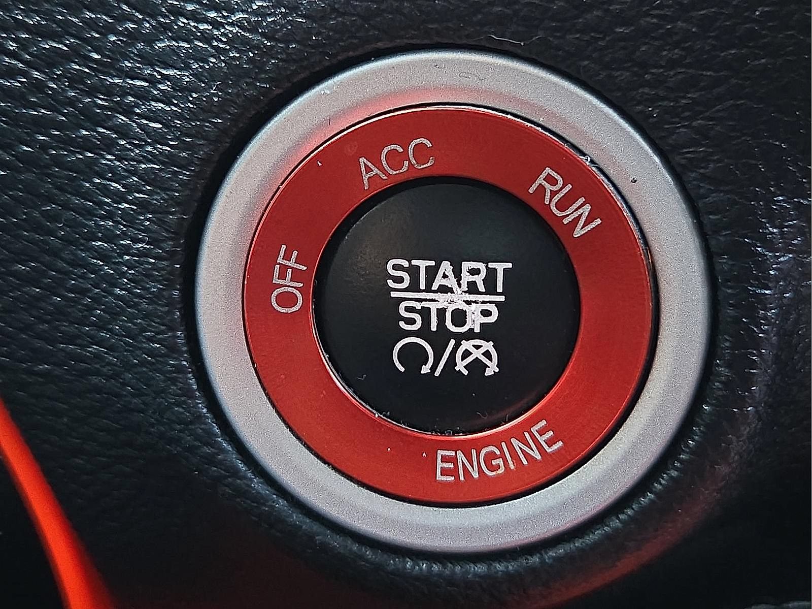 Used 2015 Dodge Challenger R/T Plus RWD image 17