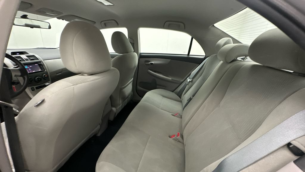 Used 2013 Toyota Corolla LE FWD image 9