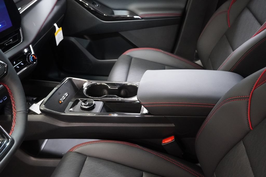 New 2027 Chevrolet Equinox RS w/ LPO, Floor Liner Package FWD image 7