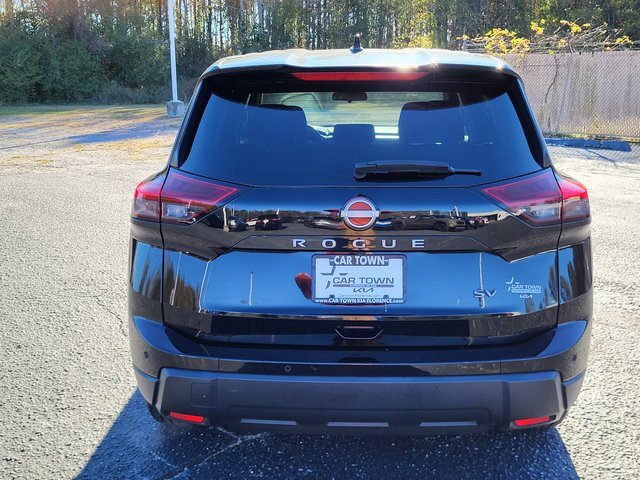 Used 2024 Nissan Rogue SV image 3