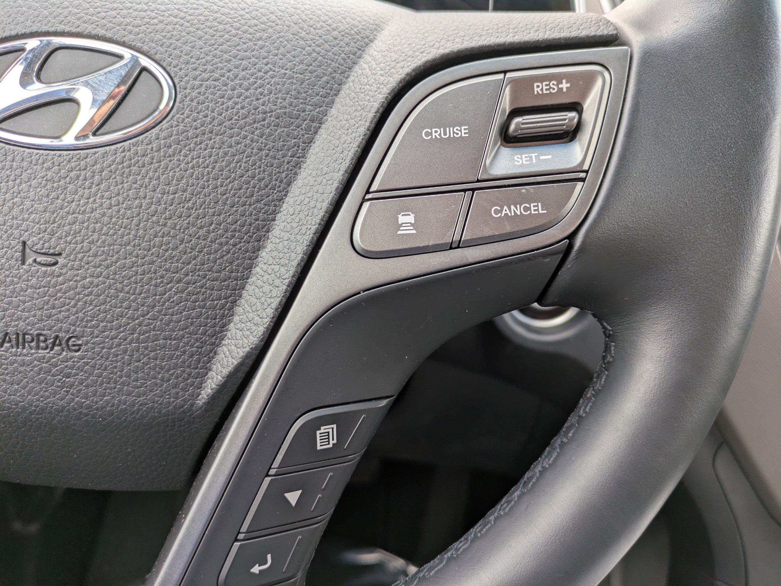 Used 2019 Hyundai Santa Fe XL image 24