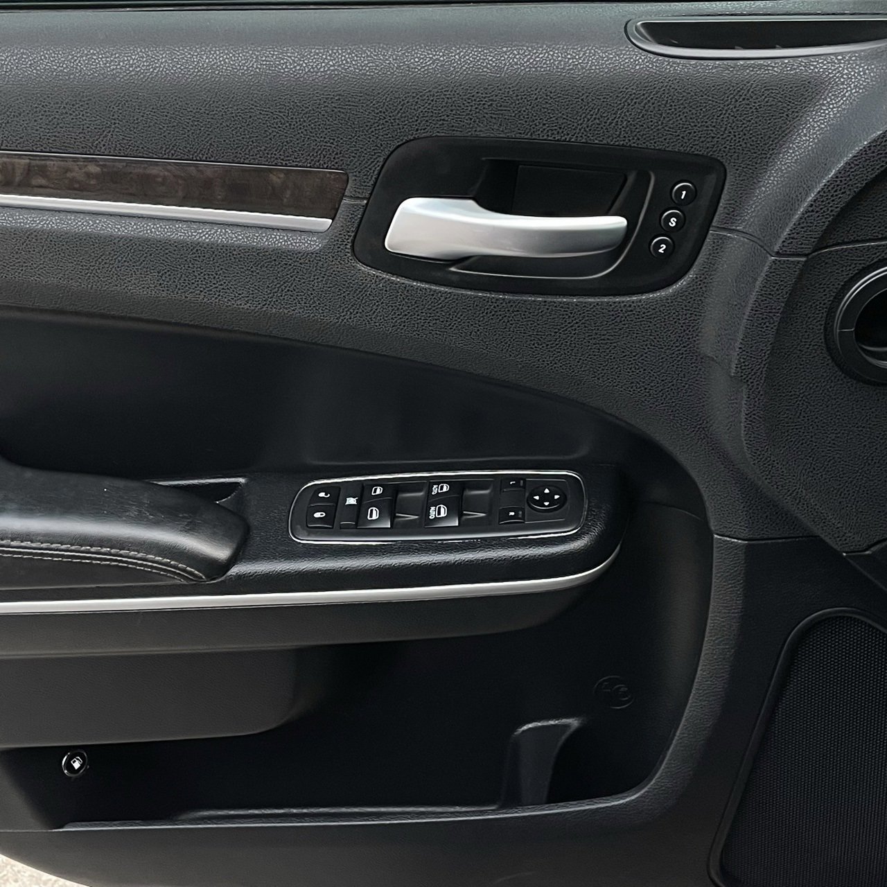 Used 2020 Chrysler 300 Limited image 20