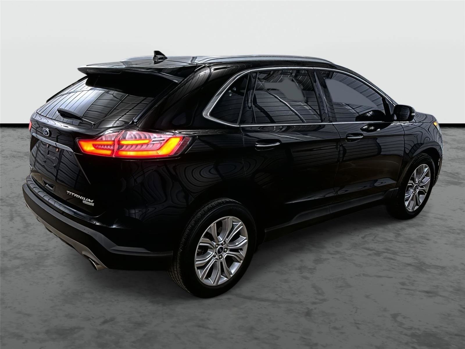 Used 2019 Ford Edge Titanium image 4