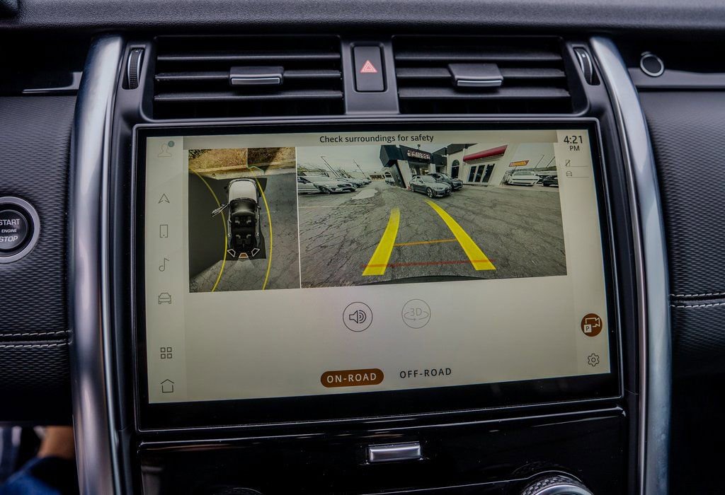 Used 2023 Land Rover Discovery S R-Dynamic image 11