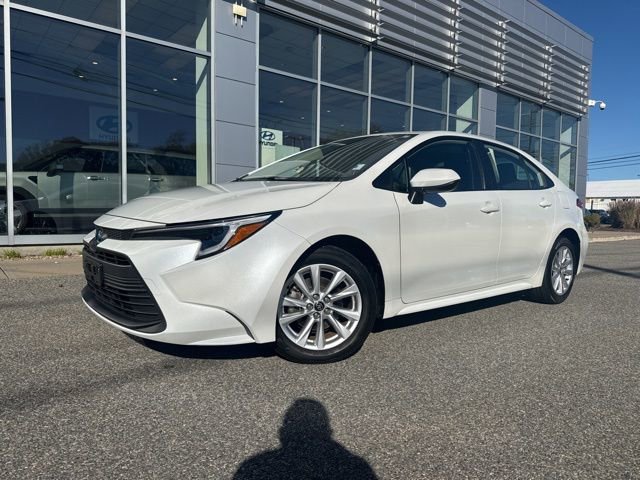 Used 2023 Toyota Corolla LE image 1