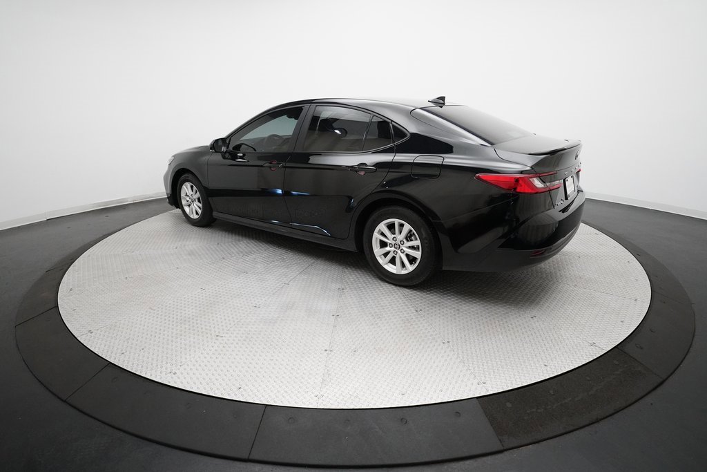 Used 2025 Toyota Camry LE image 12