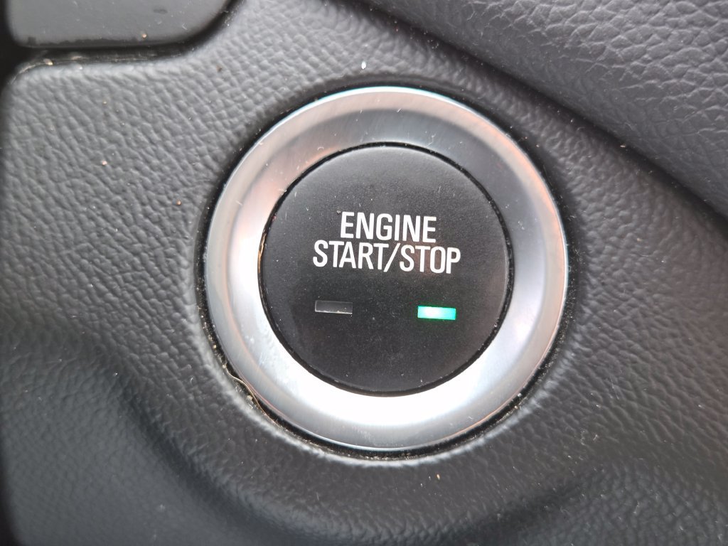 Used 2020 Chevrolet Equinox LT FWD image 32