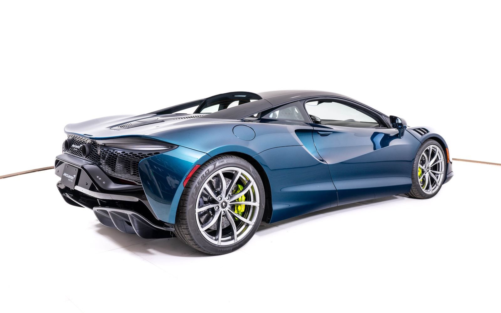 Used 2023 McLaren Artura image 5