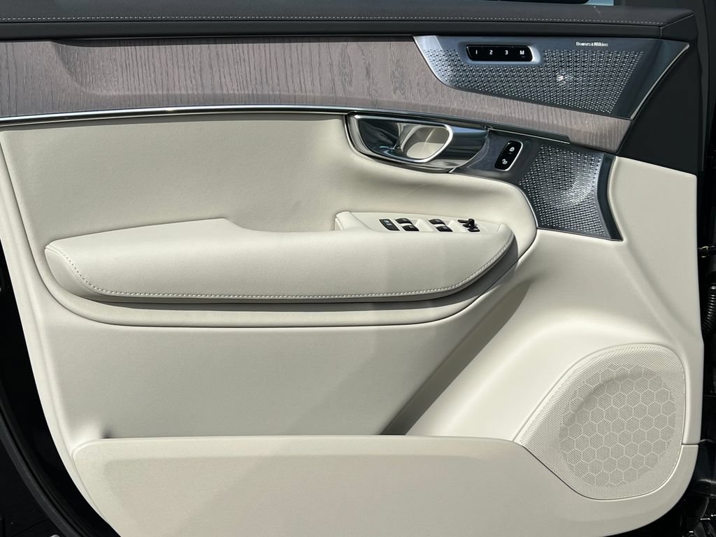 New 2026 Volvo XC90 T8 Ultra w/ Lounge Package AWD/4WD image 13