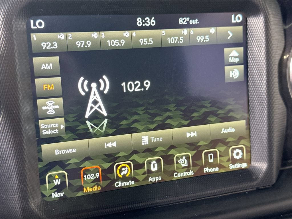 Used 2022 Jeep Wrangler Unlimited Sahara AWD/4WD image 31