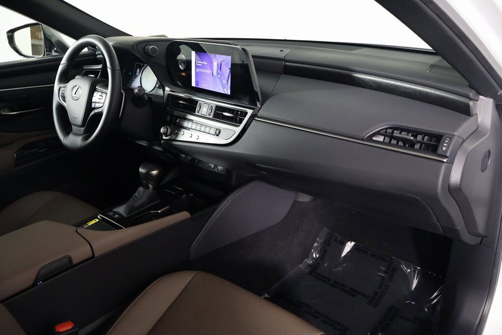 Certified 2025 Lexus ES 300h w/ Premium Package image 9