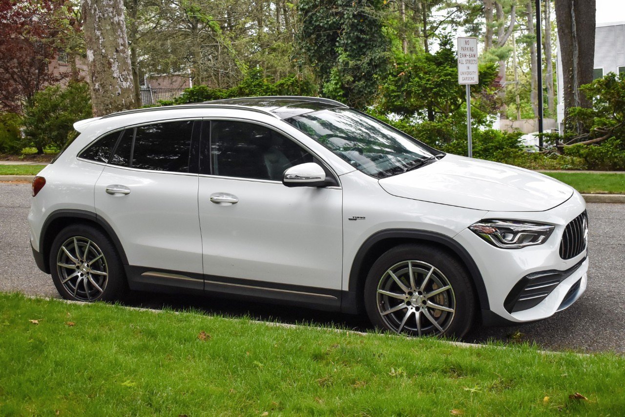 Used 2021 Mercedes-Benz GLA 35 AMG 4MATIC w/ Premium Package image 10