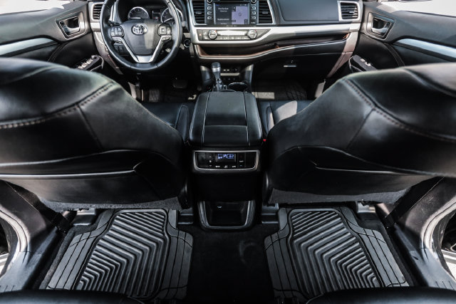 Used 2019 Toyota Highlander XLE AWD/4WD image 37