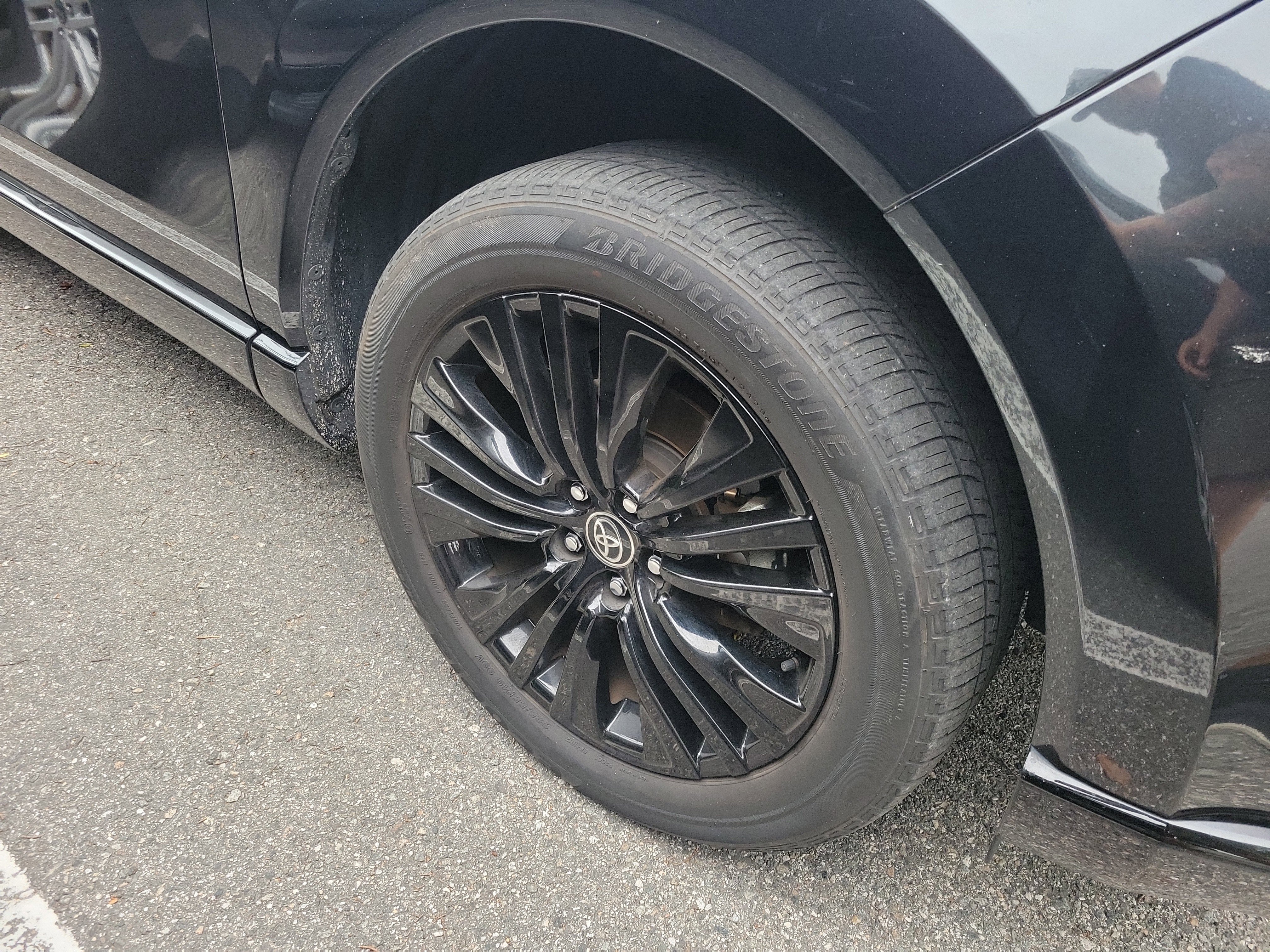 Used 2023 Toyota Venza Nightshade AWD/4WD image 9