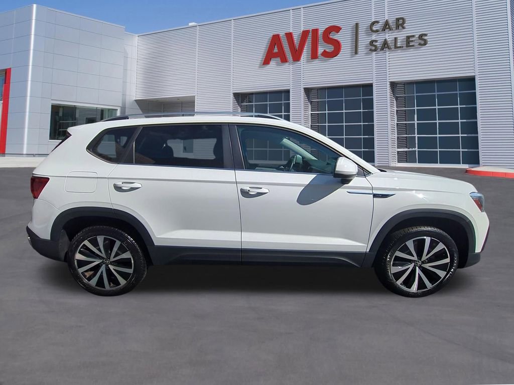 Used 2024 Volkswagen Taos SE image 5