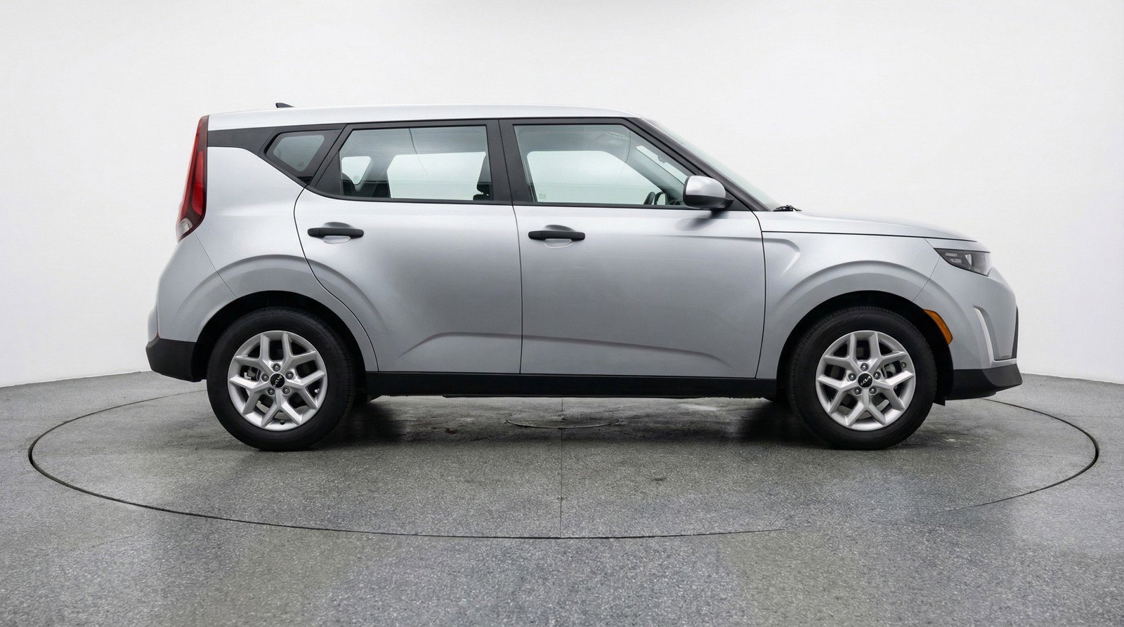 Used 2025 Kia Soul LX w/ LX Technology Package FWD image 11