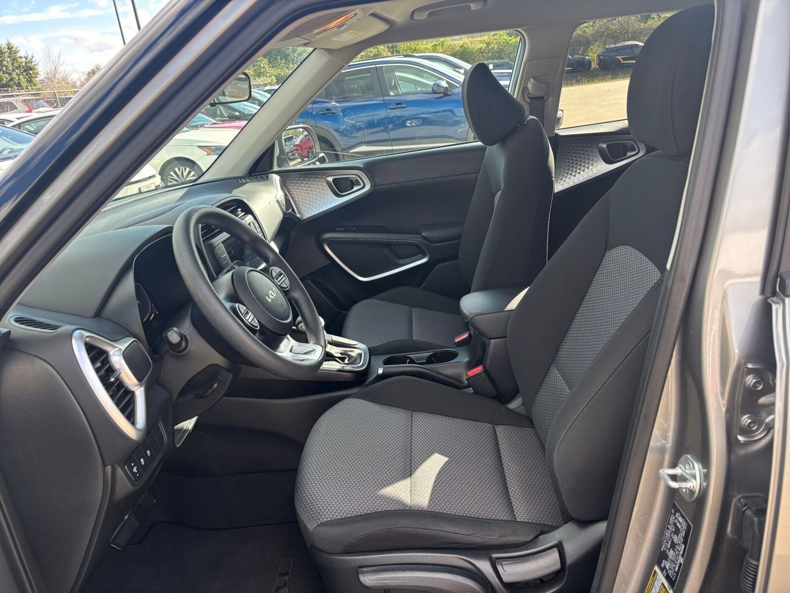 Used 2025 Kia Soul LX w/ LX Technology Package image 24