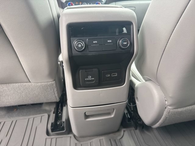 Used 2023 GMC Acadia SLT FWD image 30