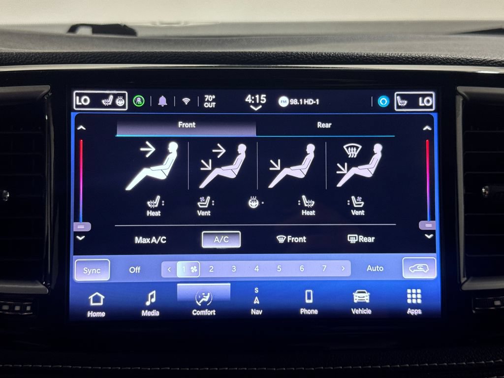 Used 2024 Chrysler Pacifica Limited FWD image 37
