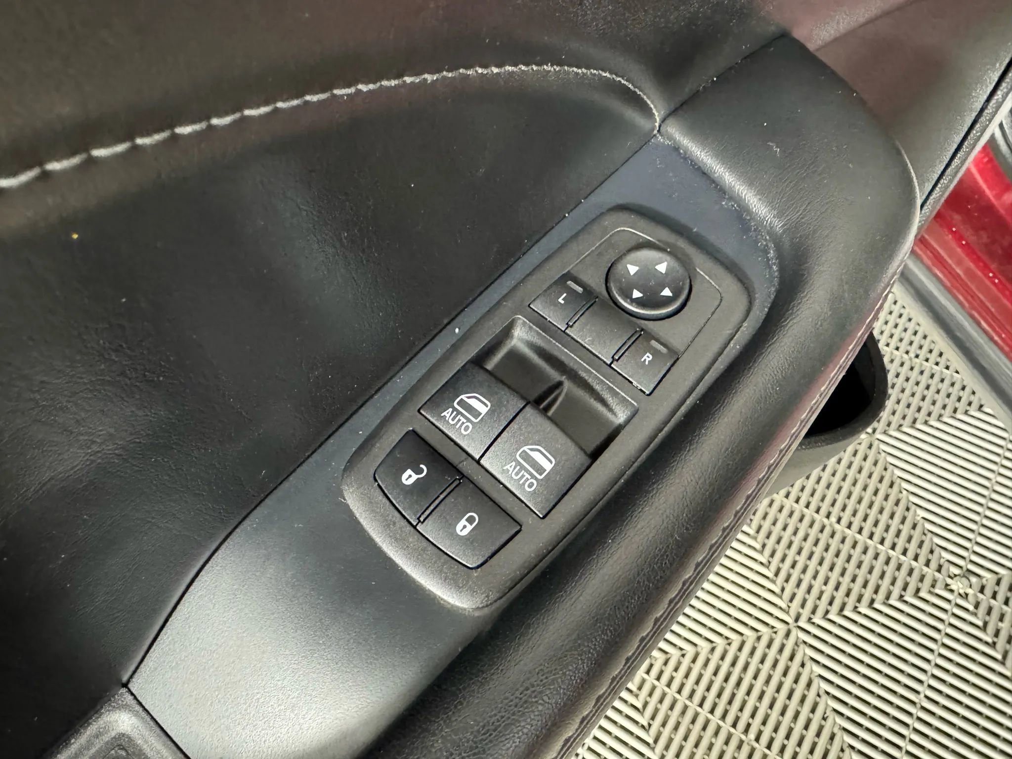Used 2023 Dodge Challenger SXT w/ Plus Package image 33