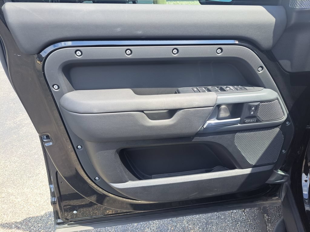 Used 2024 Land Rover Defender 110 X-Dynamic SE AWD/4WD image 24