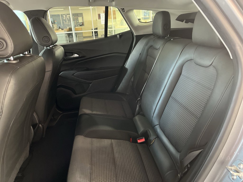 Used 2025 Chevrolet Trax LT w/ Driver Confidence Package FWD image 13