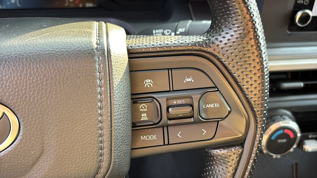 Used 2025 Toyota Tacoma SR5 AWD/4WD image 17