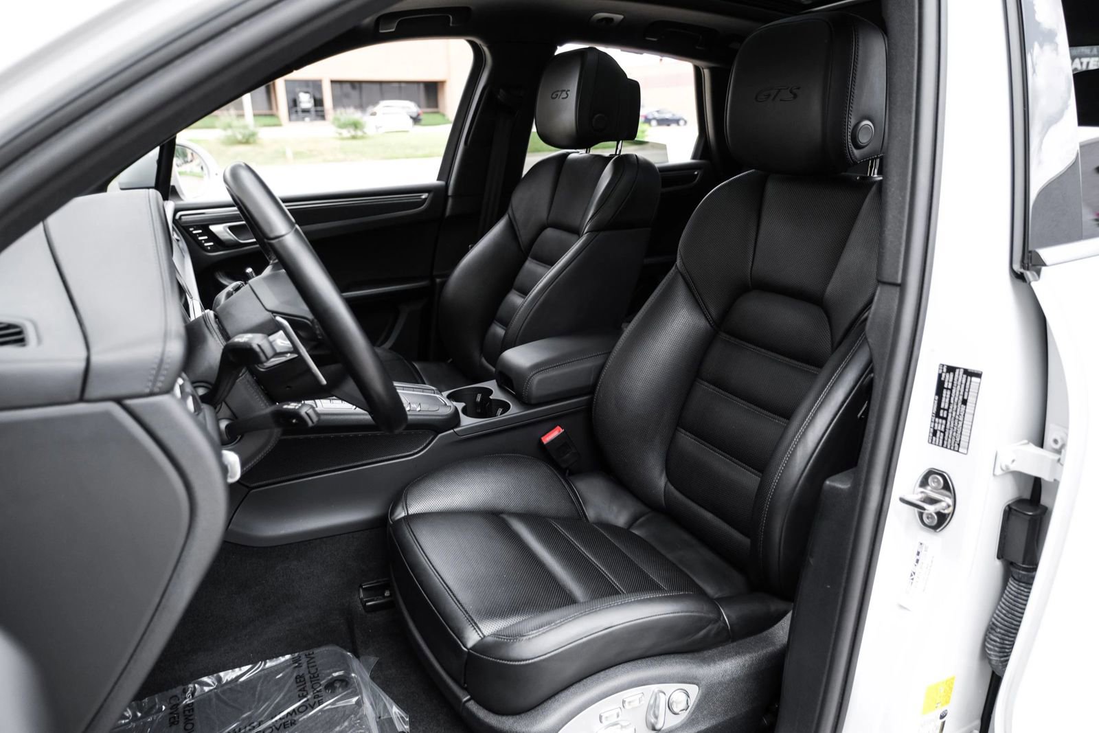 Used 2021 Porsche Macan GTS w/ Premium Package Plus (PF9) AWD/4WD image 32