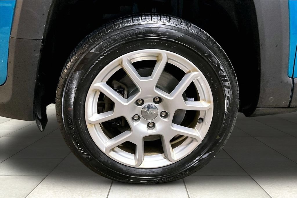 Used 2020 Jeep Renegade Latitude AWD/4WD image 11