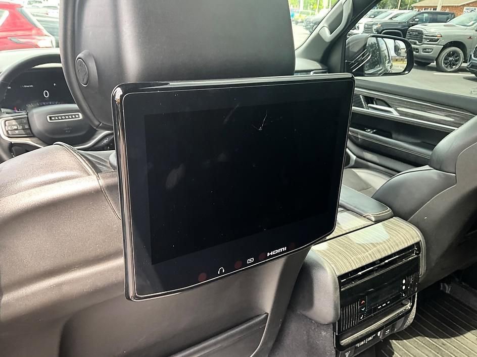 Used 2022 Jeep Wagoneer Series II w/ Convenience Group I AWD/4WD image 30