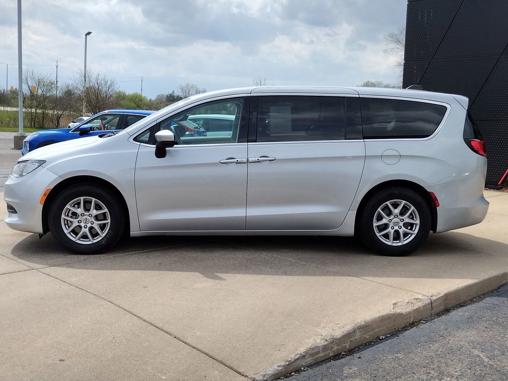 Used 2023 Chrysler Voyager LX FWD image 19