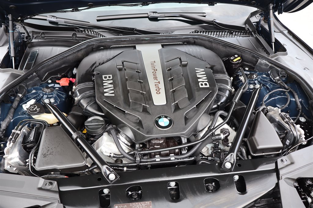 Used 2015 BMW 750Li RWD image 41
