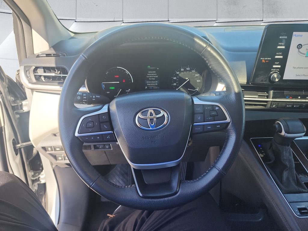 Used 2024 Toyota Sienna XLE image 9