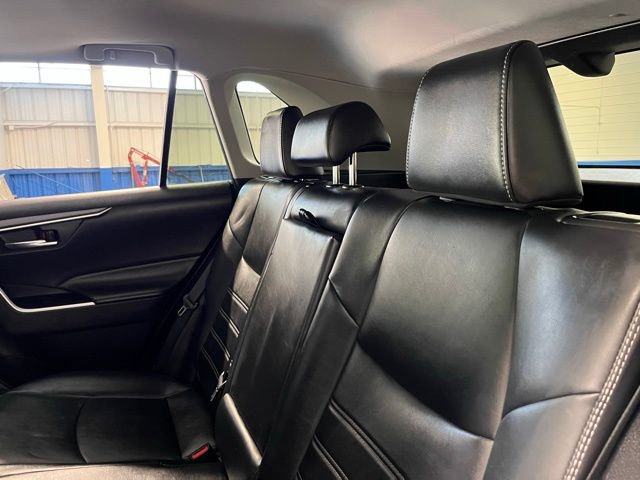 Used 2021 Toyota RAV4 XLE Premium image 18