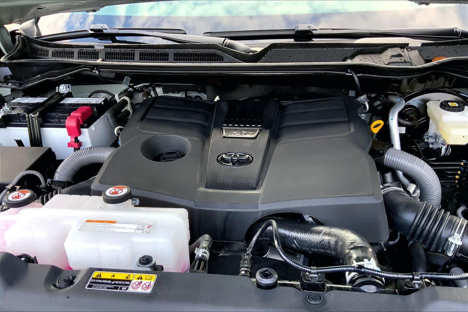 Used 2026 Toyota Tundra Limited AWD/4WD image 33