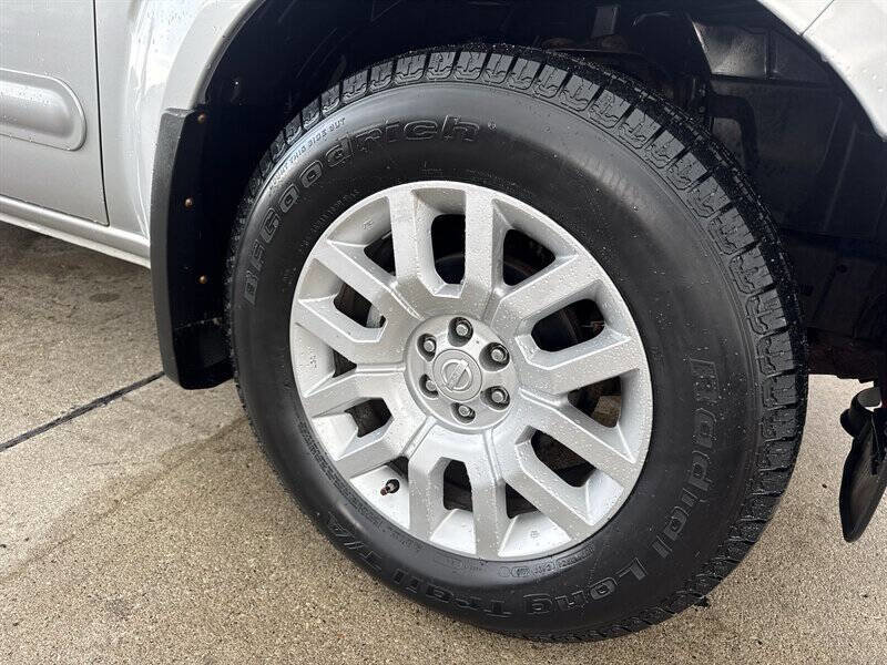 Used 2010 Nissan Frontier LE w/ LE Value Truck Pkg AWD/4WD image 13