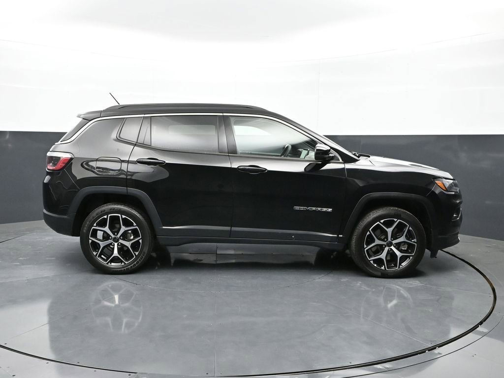 Used 2025 Jeep Compass Limited AWD/4WD image 4