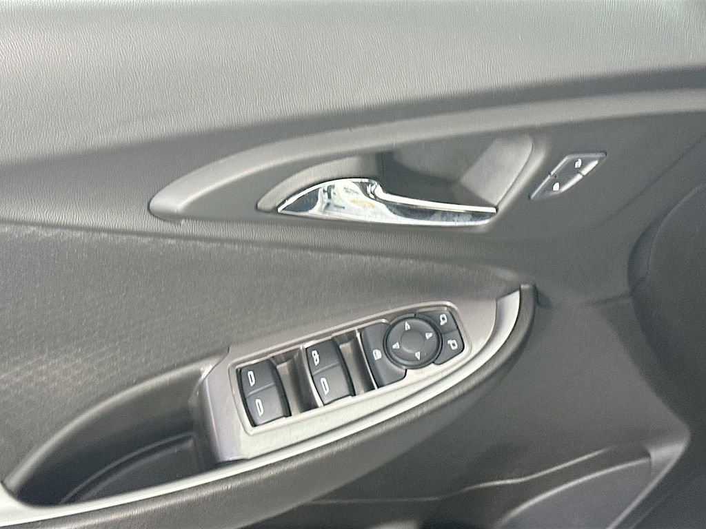 Used 2025 Chevrolet Malibu LT image 24