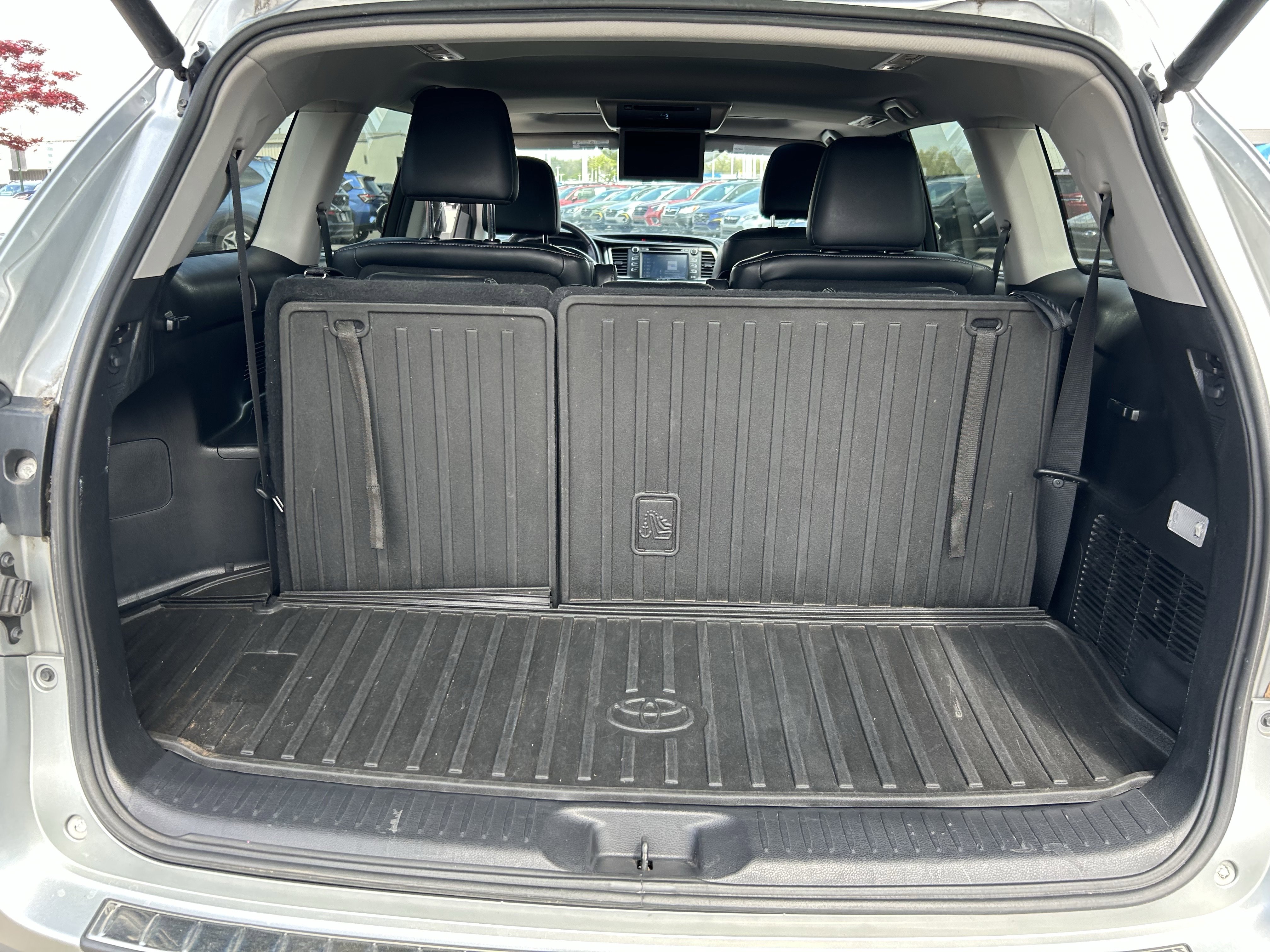 Used 2017 Toyota Highlander SE AWD/4WD image 29