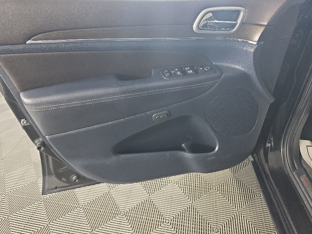 Used 2015 Jeep Grand Cherokee Overland AWD/4WD image 11