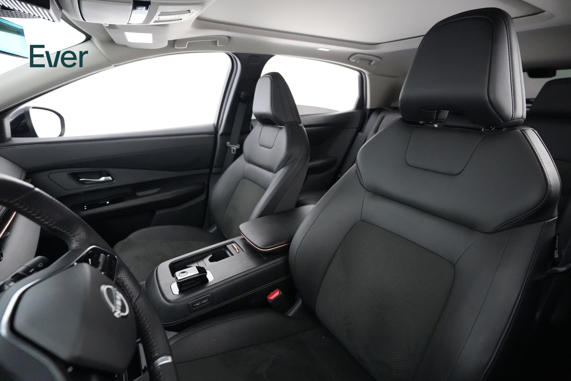 Used 2024 Nissan Ariya AWD image 4