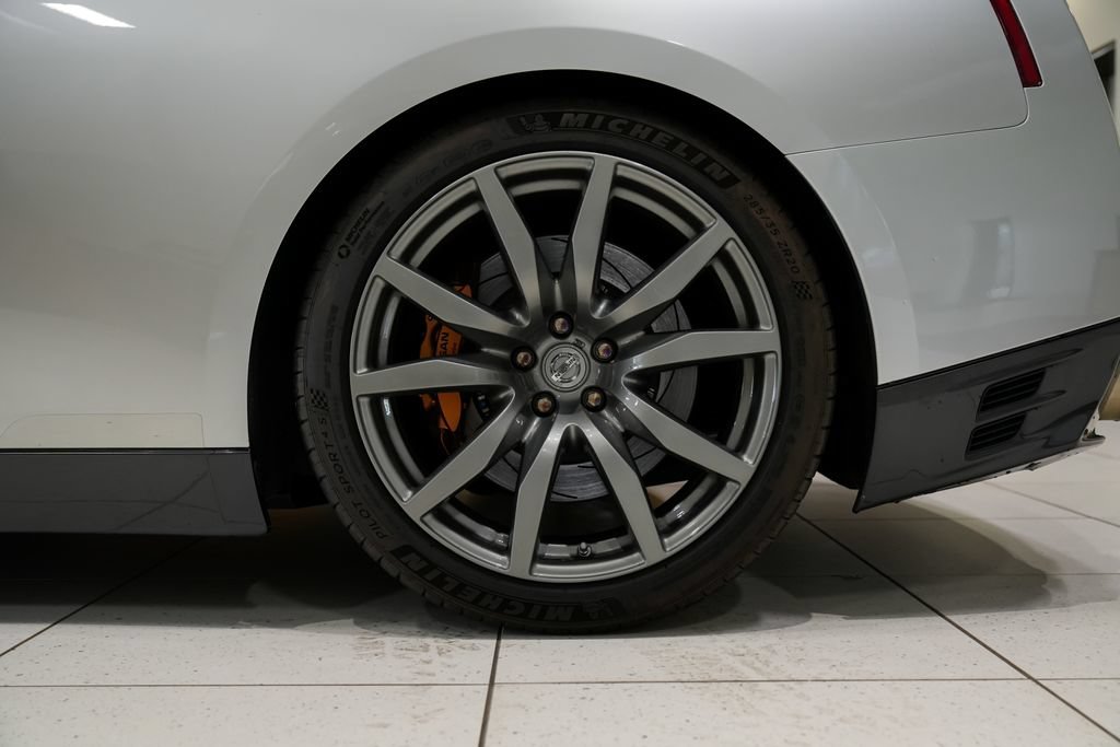 Used 2016 Nissan GT-R Premium AWD/4WD image 8