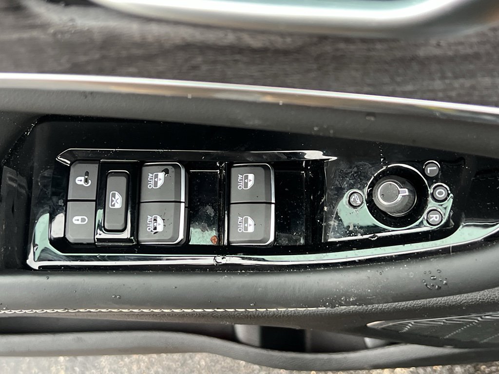 Used 2024 Jeep Grand Cherokee Overland w/ Adv Protech Group III image 13