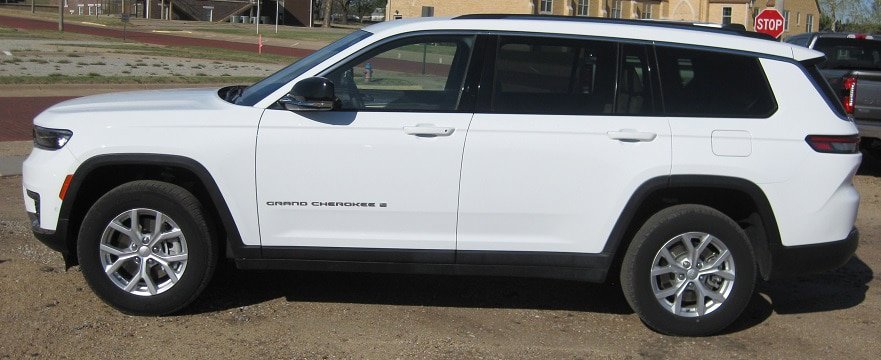 Used 2023 Jeep Grand Cherokee L Limited w/ Luxury Tech Group II AWD/4WD image 2