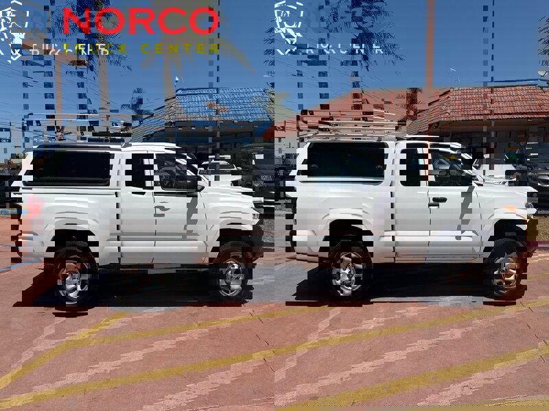 Used 2020 Toyota Tacoma SR image 1