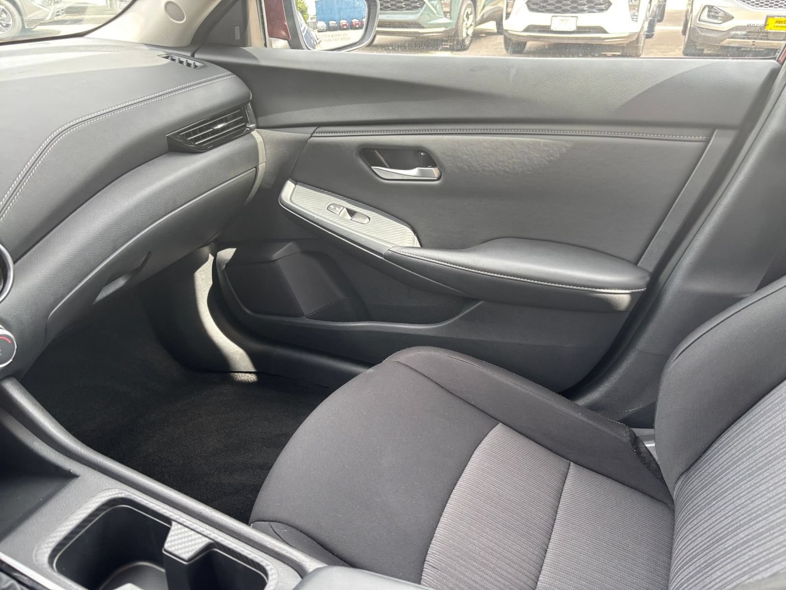 Used 2025 Nissan Sentra SV FWD image 34