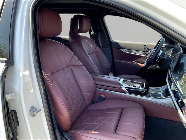 Used 2025 BMW 750e xDrive w/ Premium Package AWD/4WD image 29
