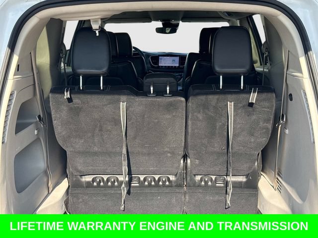 Used 2024 Chrysler Pacifica Touring-L FWD image 12