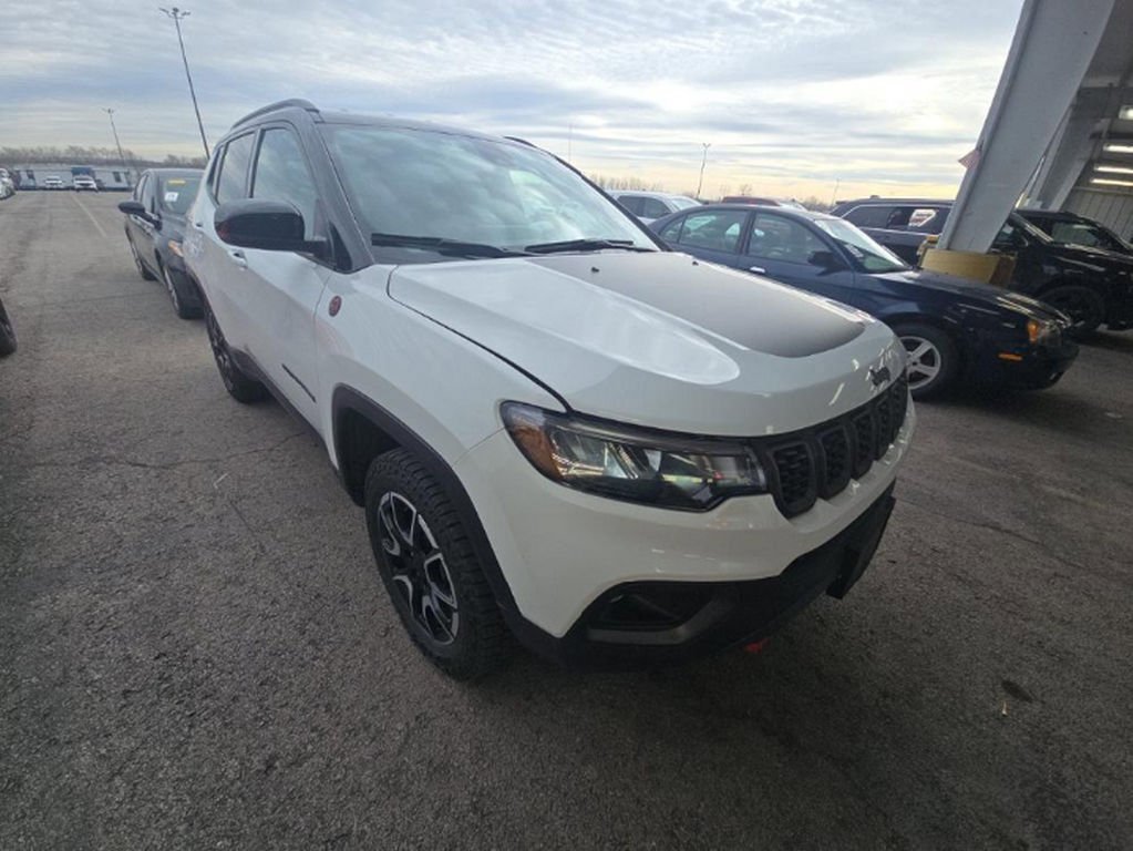 Used 2024 Jeep Compass Trailhawk image 3